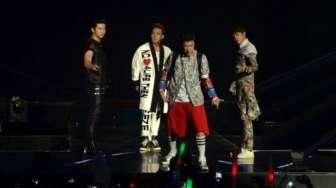 Aksi boyband 2PM. [Suara.com/Nanda Hadiyanti]