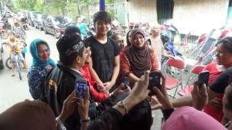 Datangi Kediaman Olga, Warga Minta Foto Bareng Billy