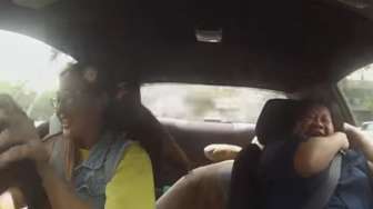 VIDEO: Pebalap Profesional Menyamar dan Kerjai Instruktur Mobil