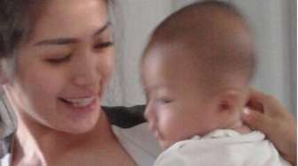 Jessica Iskandar Kini Susui Bayi ke-7