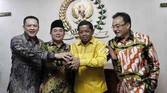 Sekjen Partai Golkar versi Munas Bali Idrus Marham, didampingi sejumlah petinggi partai menemui pimpinan DPR RI di Senayan, Jakarta, Kamis (2/4).(Suara.com/Kurniawan Mas'ud)