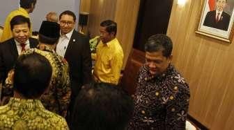 Sekjen Partai Golkar versi Munas Bali Idrus Marham, didampingi sejumlah petinggi partai menemui pimpinan DPR RI di Senayan, Jakarta, Kamis (2/4).(Suara.com/Kurniawan Mas'ud)