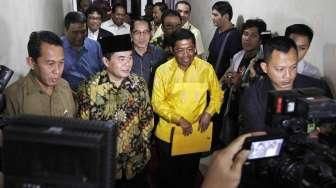 Sekjen Partai Golkar versi Munas Bali Idrus Marham, didampingi sejumlah petinggi partai menemui pimpinan DPR RI di Senayan, Jakarta, Kamis (2/4).(Suara.com/Kurniawan Mas'ud)