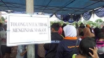 Makam Diinjak Pelayat Olga, Petugas TPU Pasang Plang