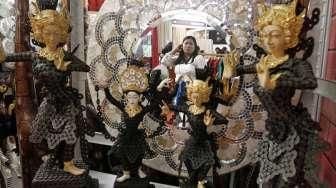 Berbagai kerajinan khas Indonesia dipamerkan di pameran International Handicraft Trade Fair (Inacraft) 2015, di JCC. [Suara.com/Kurniawan Mas'ud]