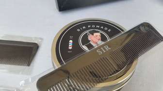 Trik Mengoles Pomade yang Benar