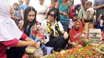 Syharini Ziarah ke Makam Olga