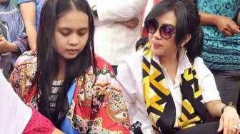 Syahrini Ziarah ke Makam Olga