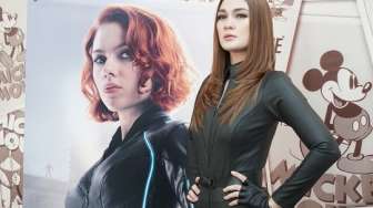 Luna Maya Jadi Duta Black Widow "The Avengers"