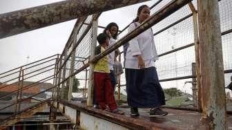 Jembatan Penyeberangan Rusak Parah