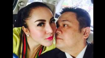 Farhat Abbas dan Regina Berantem, Syahrini Unggah Foto Anang