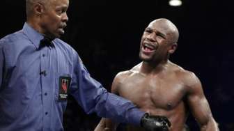 De La Hoya Cemas Wasit Akan Untungkan Mayweather