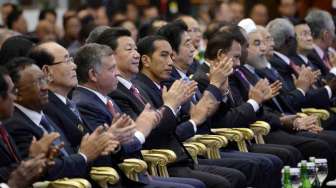 Napak Tilas KAA, Jokowi Diapit Najib Razak dan Xi Jinping