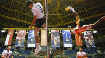 Pemain sepak takraw Asia beraksi di Kejuaraan Sepak Takraw ISTAF Super Series di Gunsan City, Korea Selatan.