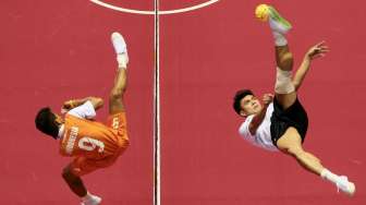 Pemain sepak takraw Asia beraksi di Kejuaraan Sepak Takraw ISTAF Super Series di Gunsan City, Korea Selatan.