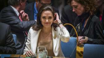 Aktris kawakan Hollywood, Angelina Jolie, hadir dalam rapat Dewan Keamanan Perserikatan Bangsa-Bangsa (DK PBB) di New York, Amerika Serikat, hari Jumat (24/4/2015) waktu setempat. (Reuters/Lucas Jackson)