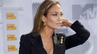 Wah, Jennifer Lopez Kalah Seksi dari Nenek 80 Tahun Ini