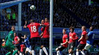 United Dibantai Everton 3-0, Peluang Juarai Liga Makin Berat