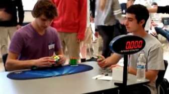 VIDEO: Rekor Dunia, Rubik's Cube Ini Disusun dalam 5,25 Detik