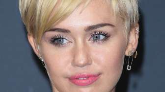 Dahi Memar, Miley Cyrus Dibilang Netizen Kena Herpes