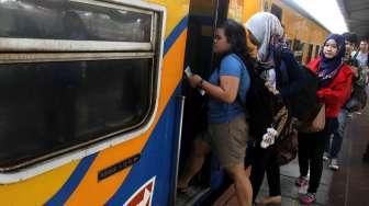H-7, 14.735 Pemudik Berangkat dari Stasiun Pasar Senen