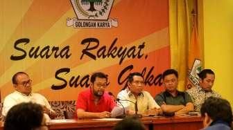 Pertemuan pengurus DPP Partai Golkar hasil Munas Jakarta yang antara lain dihadiri Wakil Ketua Umum Yorrys Raweyai dan Sekjen Zainuddin Amali, di kantor DPP Golkar Slipi, Jakarta, Minggu (3/5/2015). [Suara.com/Oke Atmaja]