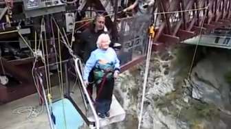 Jantung Nenek 91 Tahun Ini Masih Kuat untuk Main "Bungee Jumping"