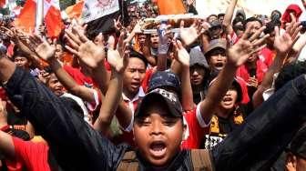 Jakmania Geruduk Istana