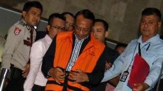 Pemeriksaan Perdana Pasca Ditahan, Jero Wacik Hanya Tersenyum
