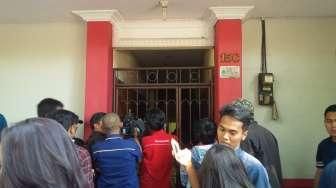 Tiba di TKP, Guru Pembunuh Deudeuh Digiring ke Indekos