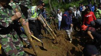 Hujan Lebat, Pencarian 12 Penambang Emas Liar di Bogor Ditunda