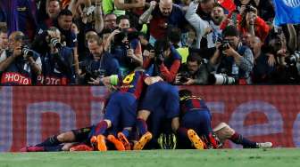 Para pemain Barcelona merayakan gol kedua Lionel Messi ke gawang Bayern Munich di Camp Nou. Reuters / Albert Gea