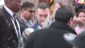 VIDEO: Diserang Lelaki Aneh, Adam Levine Ngamuk