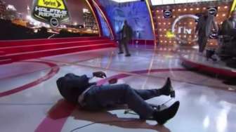 VIDEO: Gubrak, Orang Sebesar Shaquille O'Neal Jatuh di Panggung