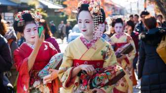 Cara Jepang Membangkitkan Kembali Kimono