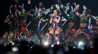 Katy Perry menggelar konser bertajuk Katy Perry The Prismatic World Tour di BSD City, Tangerang, Banten. [Antara/Muhammad Adimaja]