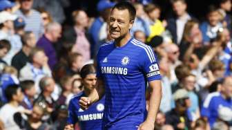 John Terry rayakan gol ke gawang Liverpool (10/5) [Reuters/Eddie Keogh]