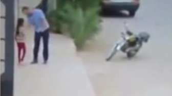VIDEO: Berjalan Sendirian, Gadis Cilik Dirampok