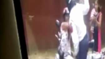 VIDEO: Kejam, Polisi Lempar Perempuan dengan Bata