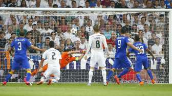 Pemain Juve Alvaro Morata mencetak gol ke gawang Madrid (14/5) [Reuters/Tony Gentile]