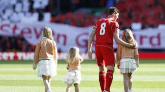 Steven Gerrard untuk terakhir kalinya tampil berkostum Liverpool di Stadion Anfield pada laga melawan Crystal Palace, Sabtu (16/5) waktu setempat.