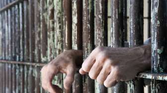 Jebol Tembok Rutan, 9 Tahanan Polsek Pangkalan Kerinci Kabur