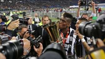 Paul Pogba rayakan kemenangan di Coppa Italia (21/5) [Reuters/Giampiero Sposito]