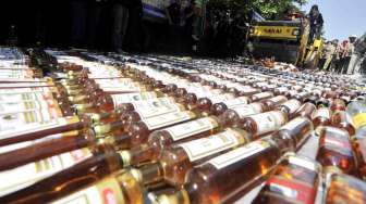 Ribuan Botol Miras dan Obat Terlarang di Cianjur Gagal Dipakai Pesta