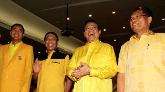 Ketua Umum Partai Golkar Munas Ancol Agung Laksono memberi sambutan saat membuka acara Konsolidasi dan Musda Partai Golkar Kabupaten/Kota se-Provinsi DKI Jakarta (Suara.com/ Oke Atmadja)