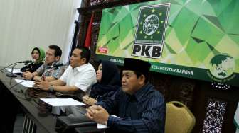 PKB meminta empat Kapoksi FPKB untuk mendorong DPR segera membentuk Pansus Beras Palsu/Plastik. (Suara.com/ Oke Atmadja)