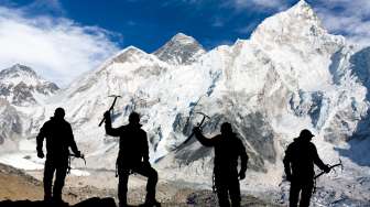 Netizen Bongkar Fakta Orang Indonesia Pertama di Everest