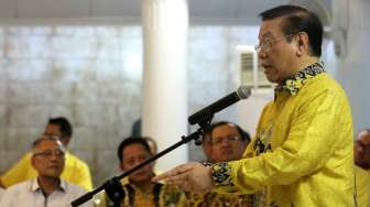 Agung Laksono menyaksikan islah Partai Golkar. (Suara.com/ Oke Atmadja)