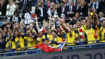 Pemain Arsenal rayakan kemenangan di final Piala FA (31/5) [Reuters/Carl Recine]