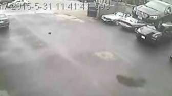 VIDEO: Mobil Ini 'Terbang' Sebelum Hancur Menabrak Dinding